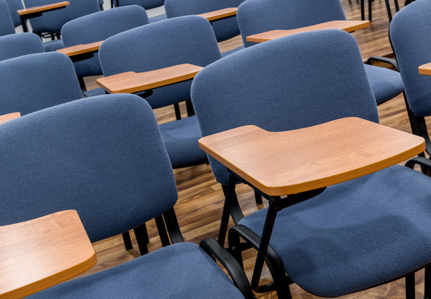 Mousse polyuréthane pour chaises d'écoles et salles de classe
