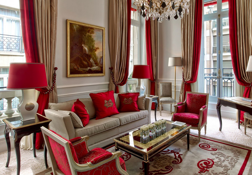 Mousse sur-mesure pour l'hôtel Plaza Athénée à Paris (fauteuils, canapés...)
